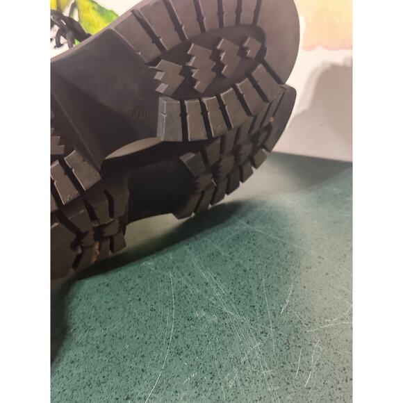 LiLiana Women's White/ Black Unlined Combat Boots, Size 7 1/2 Lace Up Chunky - Picture 7 of 8